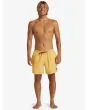 Hombre con Bañador volley Quiksilver Everyday Deluxe 15'' Amarillo cintura elástica