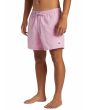 Hombre con Bañador volley Quiksilver Everyday Solid 15'' Rosa lateral