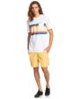Hombre con short elástico Quiksilver Taxer 17" amarillo frontal