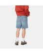 Hombre con bermudas vaqueras Carhartt WIP Newel Short Azules para hombre posterior