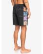 Hombre con bañador de natación Quiksilver Original Arch 17" Negro Floral derecha