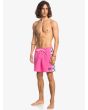 Hombre con Bañador de natación Quiksilver Original Arch Volley 17" Rosa frontal