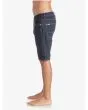 Hombre con pantalón corto vaquero Quiksilver Revolver Rinse azul izquierda