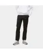 Hombre con pantalón chino Carhartt WIP Sid Pant negro