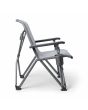 Silla plegable para camping Yeti Trailhead Camp Chair color gris carbón lateral con portavasos