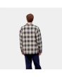 Hombre con sobrecamisa Carhartt WIP Arden Shirt Jacket Arden Check Calico espalda 
