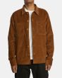 Hombre con sobrecamisa de pana RVCA Americana Corduroy Camel abierta