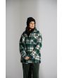 Mujer con sobrecamisa Volcom Silent Sherpa Jacket verde cerrada