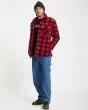 Hombre con sobrecamisa de forro polar Volcom Bowered Fleece Roja a cuadros corte clásico