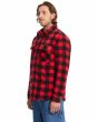 Hombre con sobrecamisa de forro polar Volcom Bowered Fleece Roja a cuadros lateral