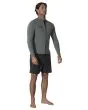 Hombre con chaqueta de neopreno Vissla Solid Sets 2mm Front Zip Jacket Moss derecha