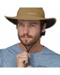 Hombre con Sombrero Patagonia Quandary Brimmer Hat color Classic Tan Unisex ajuste
