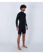 Hombre con traje de surf de primavera con manga larga y cremallera en el pecho Hurley Advant 2/2mm Springsuit Negro derecha