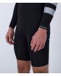 Hombre con traje de surf de primavera con manga larga y cremallera en el pecho Hurley Advant 2/2mm Springsuit Negro manga