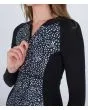 Mujer con traje de surf de primavera con manga larga y cremallera frontal Hurley Woman Advant 2mm Springsuit Animal cierre