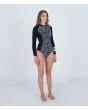 Mujer con traje de surf de primavera con manga larga Hurley Woman Advant 2mm Springsuit Animal derecha
