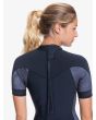 Mujer con traje de surf de primavera con manga corta y cremallera en la espalda Roxy Syncro 2/2 Jet Black Back Zip 