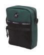 Bolso de colgar al hombro para hombre DC Shoes Starcher Sport 2.5L en color verde lateral
