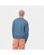 Hombre con sudadera sin capucha Carhartt WIP Chase Sweat azul posterior