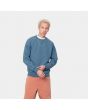 Hombre con sudadera sin capucha Carhartt WIP Chase Sweat azul 