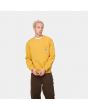 Hombre con sudadera Carhartt WIP Pocket Sweat amarilla 