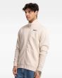 Hombre con sudadera polar con cremallera Hurley Fastlane ZIP beige lateral