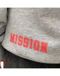Sudadera Mission Crew Logo M Red Bordado Gris Unisex detalle