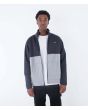 Hombre con Chaqueta tipo sudadera con forro polar de borreguillo Hurley Alps Block Crew gris y negra