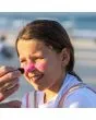 Niña con Protector solar de barra Sun Zapper Zinc Stick SPF 50+ color Rosa