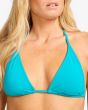 Mujer con Top de Bikini Triangular Billabong Sol Searcher Multi Azul Blue Lagoon cuello