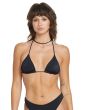 Mujer con Top de Bikini halter Volcom Simply sin costuras color negro