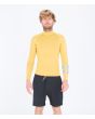 Hombre con Top de Neopreno reversible Hurley Advantage Plus 1/1 mm amarillo frontal