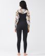 Mujer con traje de neopreno con cremallera frontal Billabong Salty Dayz 4/3mm negro floral espalda