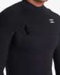 Hombre con Traje de Surf GBS con cremallera en el pecho Billabong 4/3mm Revolution Natural Negro Chest Zip