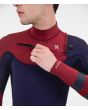 Hombre con traje de surf con cremallera en el pecho Hurley Advantage 4/3mm granate y azul marino Chest Zip