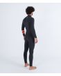 Hombre con traje de surf con cremallera en el pecho Hurley Plus 4/3mm negro grafito derecha