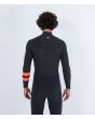 Hombre con traje de surf con cremallera en el pecho Hurley Plus 4/3mm negro grafito espalda
