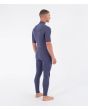 Hombre con traje de surf con manga corta Hurley Air 2/2mm Destroyer posterior derecha