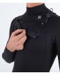 Hombre con traje de surf con cremallera en el pecho Hurley Advant 3/2mm Fullsuit negro bolsillo llaves