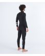 Hombre con traje de surf con cremallera en el pecho Hurley Advant 3/2mm Fullsuit negro derecha