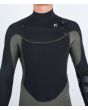 Hombre con traje de surf con cremallera en el pecho Hurley Advant 4/3mm Fullsuit verde y negro panel delantero