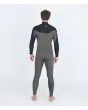 Hombre con traje de surf con cremallera en el pecho Hurley Advant 4/3mm Fullsuit verde y negro psoterior