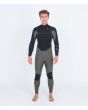 Hombre con traje de surf con cremallera en el pecho Hurley Advant 4/3mm Fullsuit verde y negro
