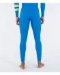 Hombre con traje de surf Hurley Air 4/3mm Fullsuit Azul Lagoon piernas