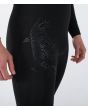 Hombre con Traje de Neopreno Hurley Air Art 3/2mm Fullsuit Negro estampado artístico pierna