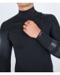 Hombre con Traje de surf Hurley Air 3/2mm Chest Zip negro cremallera en el pecho
