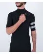 Hombre con traje de surf de manga corta y cremallera en el pecho Hurley Plus 2/2mm negro Chest Zip
