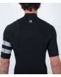Hombre con traje de surf de manga corta y cremallera en el pecho Hurley Plus 2/2mm negro espalda