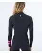 Mujer con traje de surf con cremallera en el pecho Hurley Plus 4/3mm negro grafito espalda