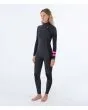 Mujer con traje de surf con cremallera en el pecho Hurley Plus 4/3mm negro grafito izquierda